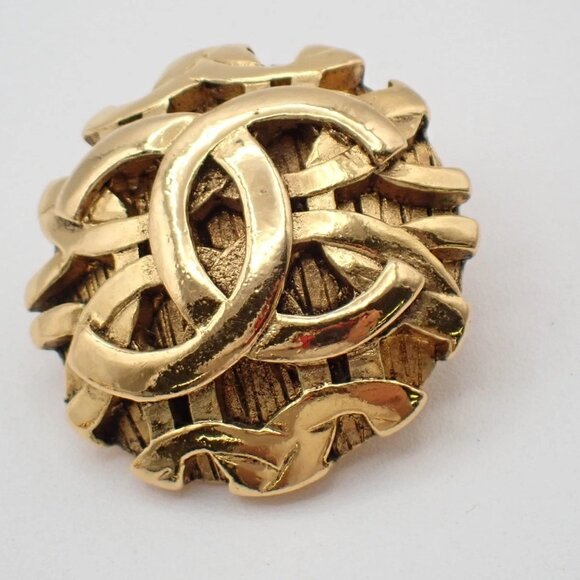 CHANEL CC Logo Round Button Earrings Clip-On 2 5 Gold Vintage - Picture 6 of 9
